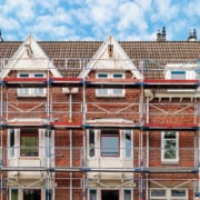 Facadestillads på lejligheder